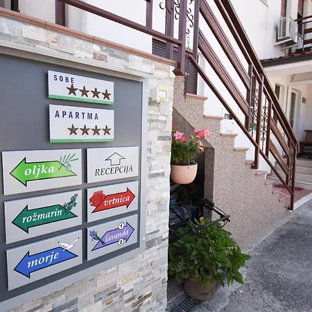 Apartmaji Sobe Zvezda Lägenhet Pobegi