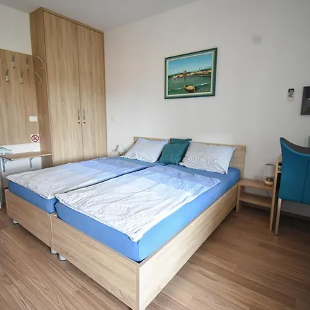 Apartmaji Sobe Zvezda דירה Pobegi