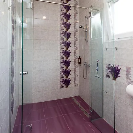 Apartment Apartmaji Sobe Zvezda Pobegi