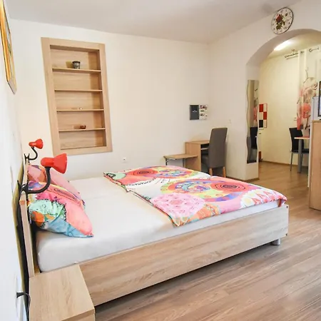Apartmaji Sobe Zvezda *