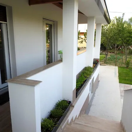 Apartmaji Sobe Zvezda *