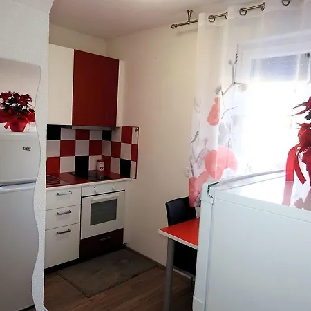 Apartmaji Sobe Zvezda דירה