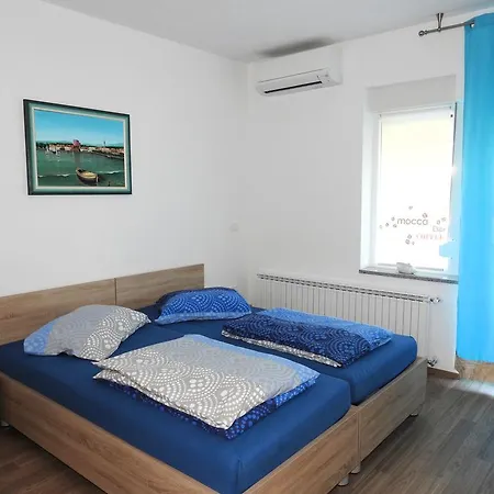 Apartmaji Sobe Zvezda דירה *