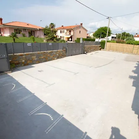 Apartmaji Sobe Zvezda דירה *